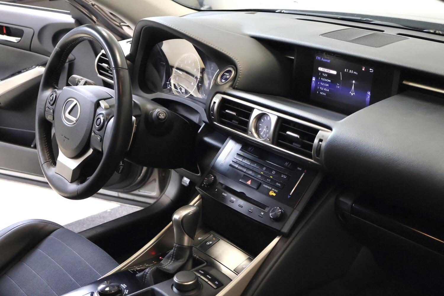 Lexus IS vaihtoauto