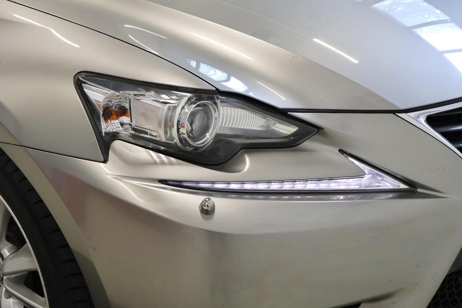 Lexus IS vaihtoauto