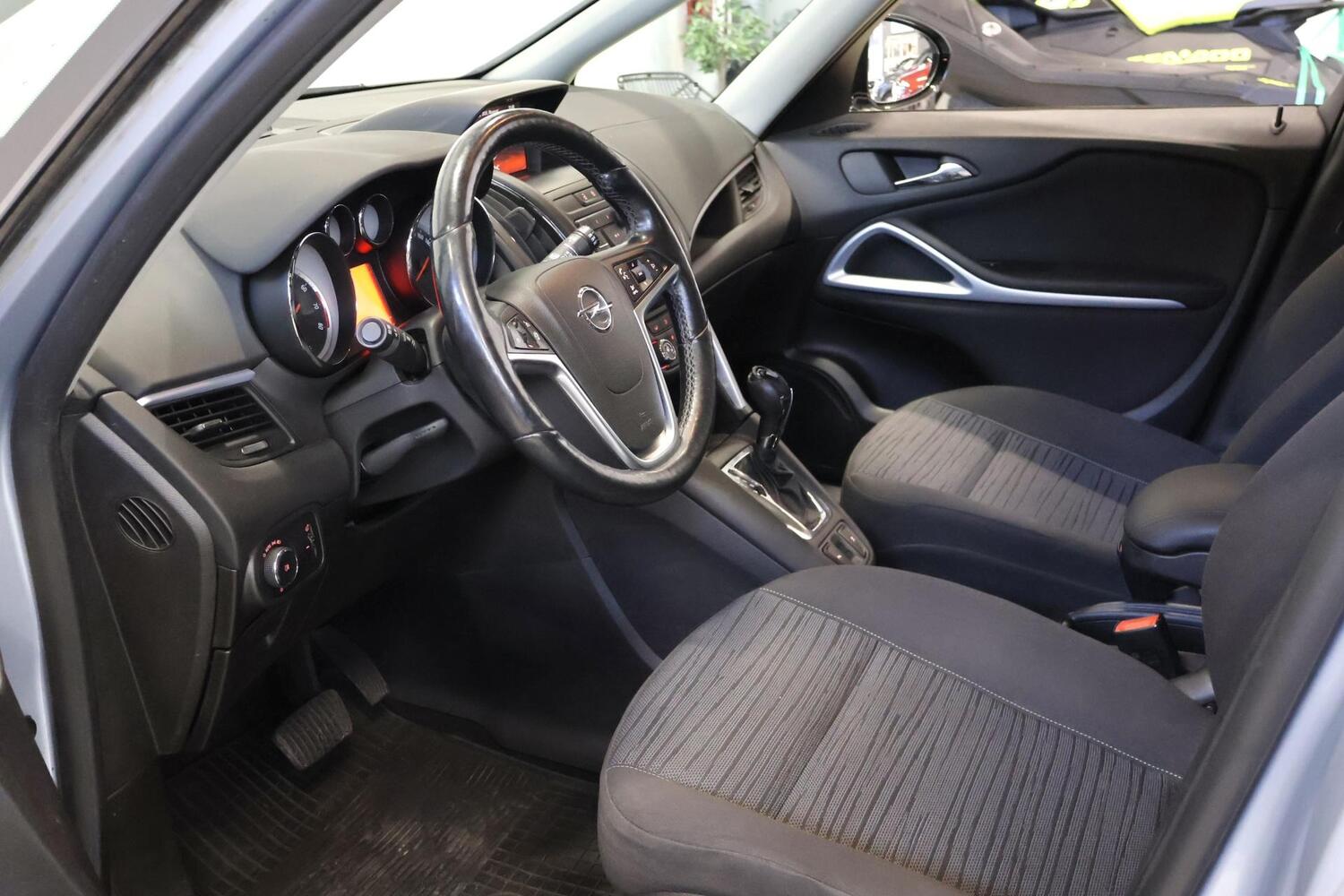 Opel Zafira Tourer vaihtoauto