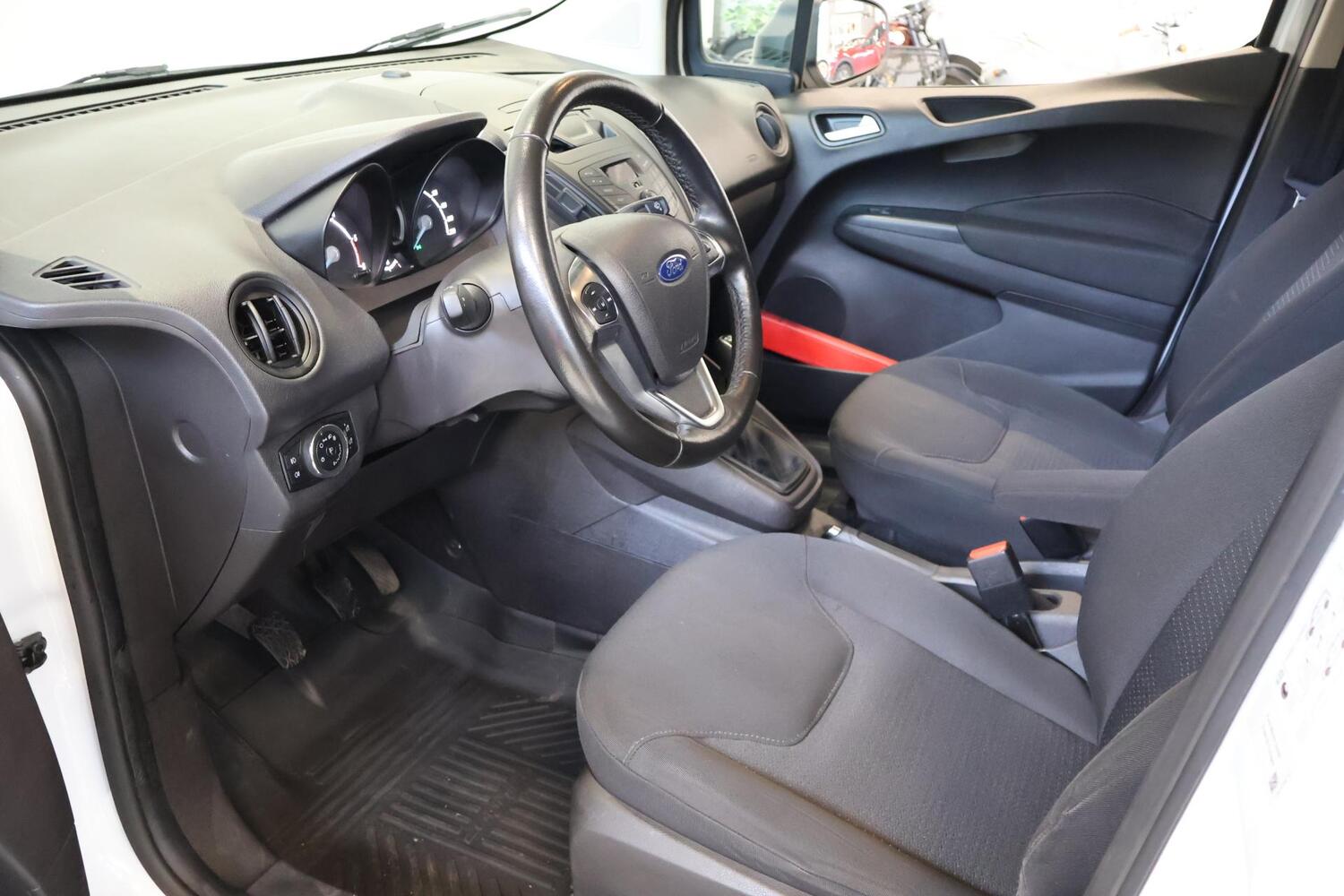 Ford Transit Courier vaihtoauto
