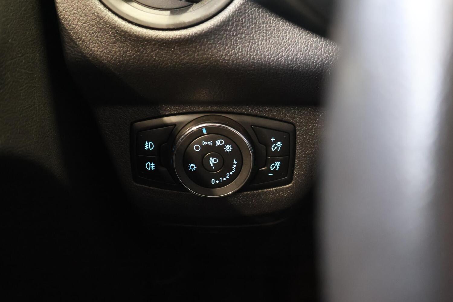 Ford Transit Courier vaihtoauto