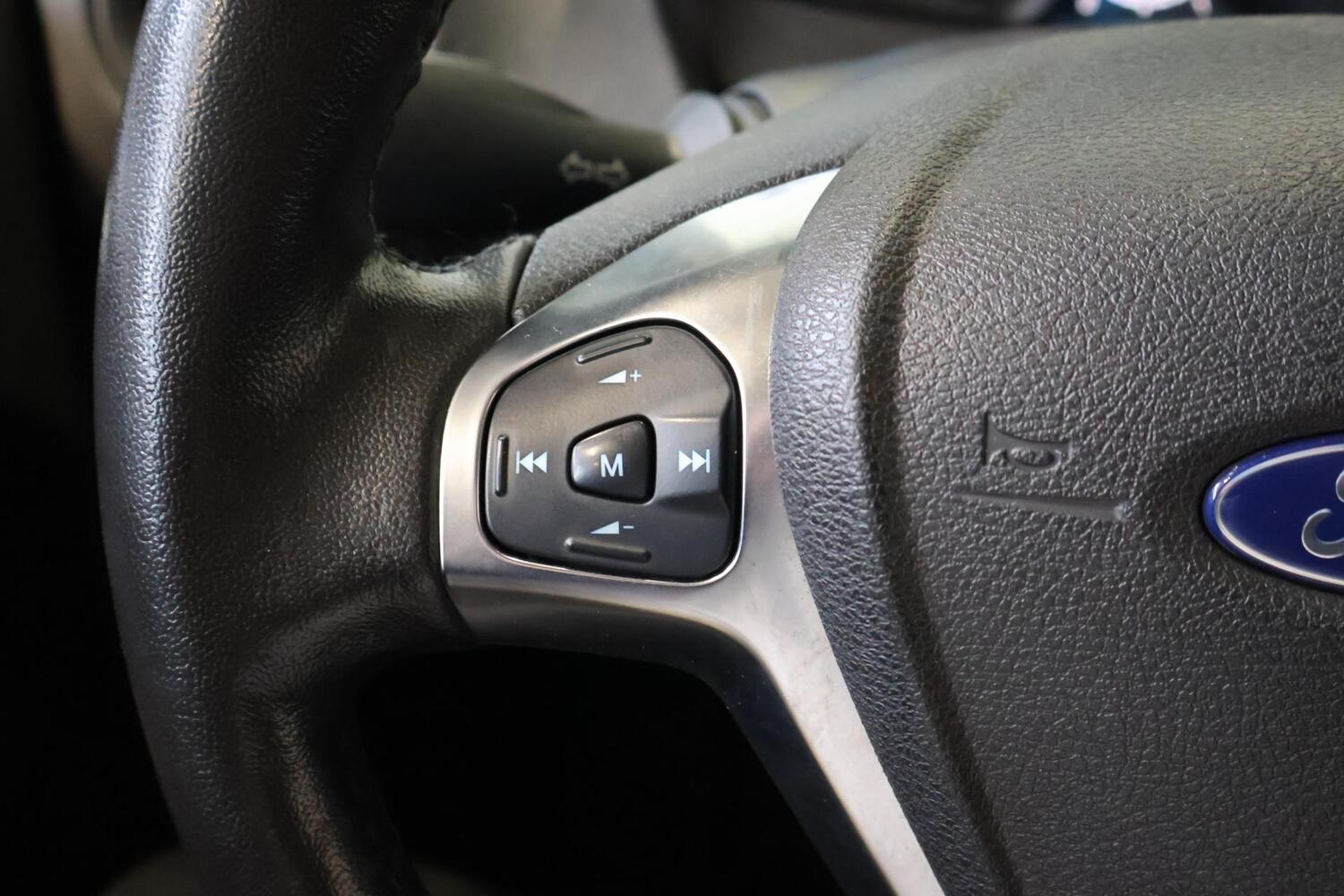 Ford Transit Courier vaihtoauto