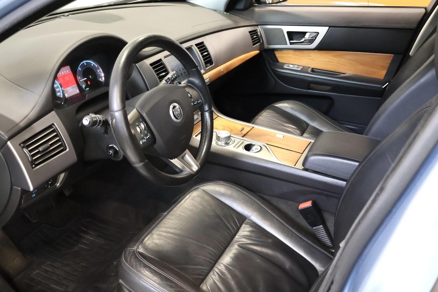 Jaguar XF vaihtoauto