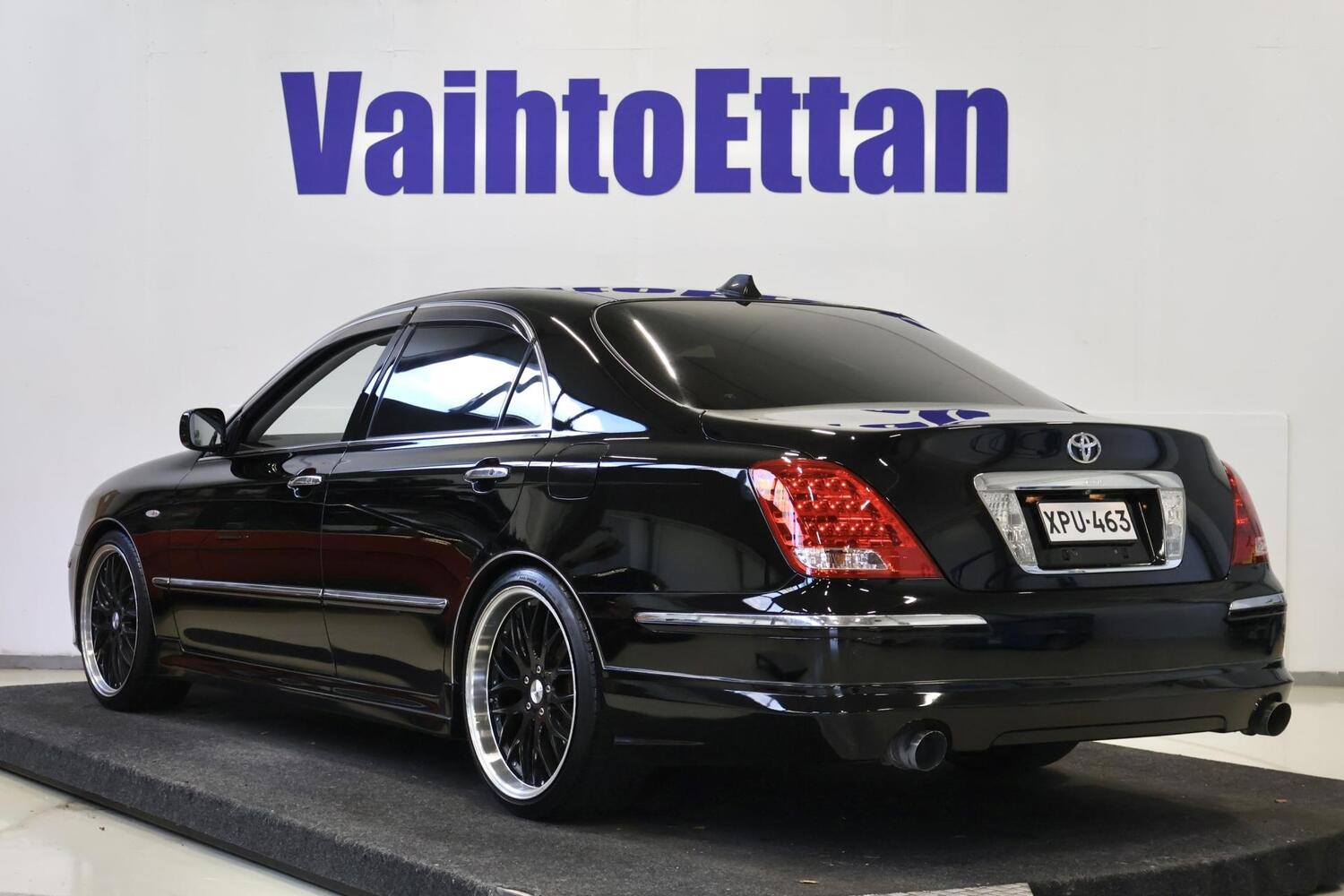 Toyota Crown vaihtoauto
