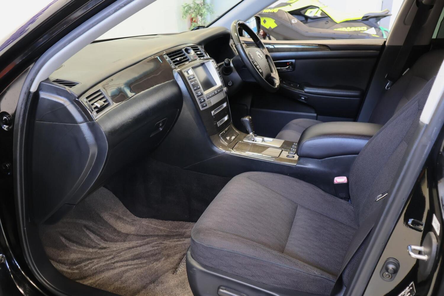 Toyota Crown vaihtoauto