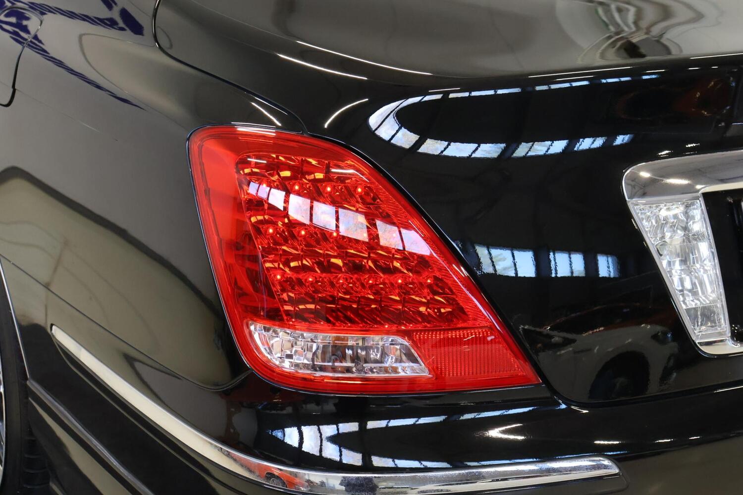 Toyota Crown vaihtoauto