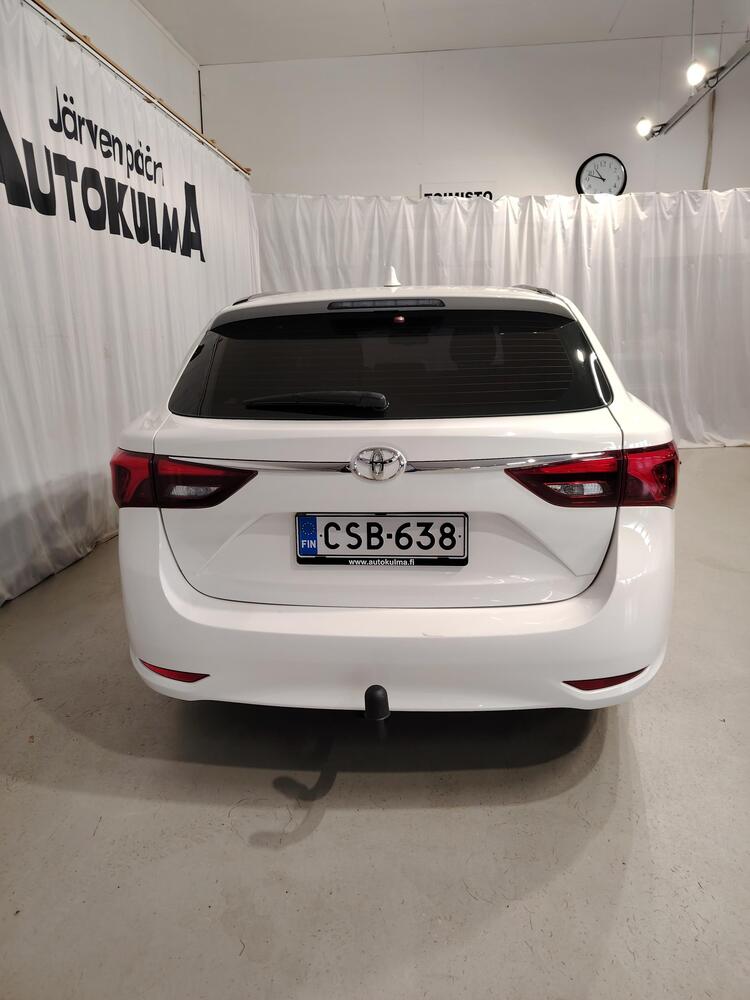 Toyota Avensis vaihtoauto