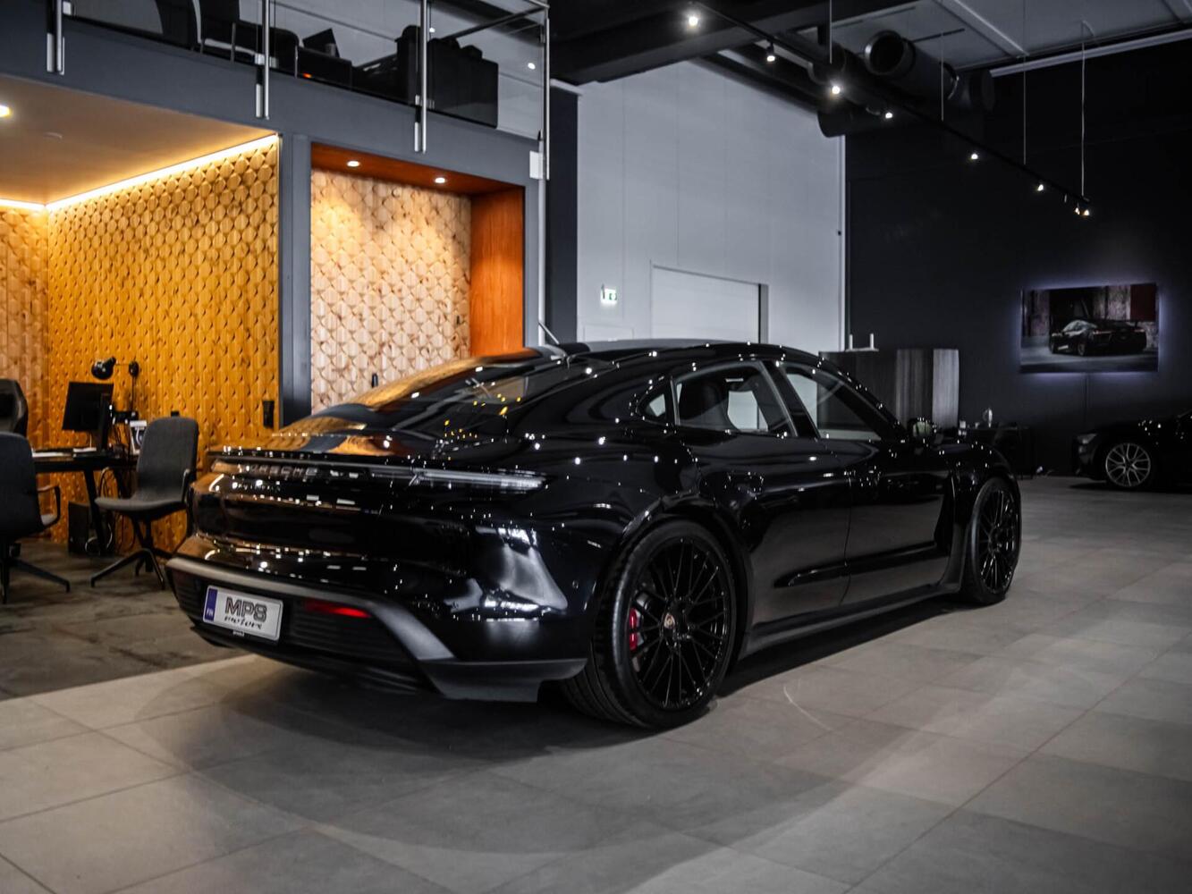 Porsche Taycan vaihtoauto