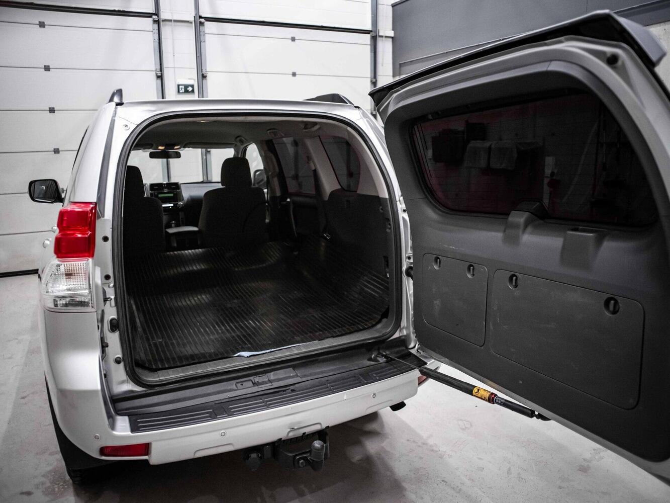 Toyota Land Cruiser vaihtoauto