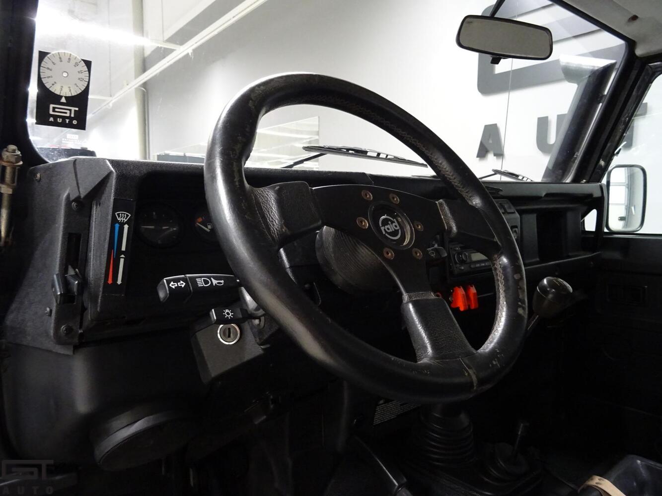 Land Rover Defender vaihtoauto