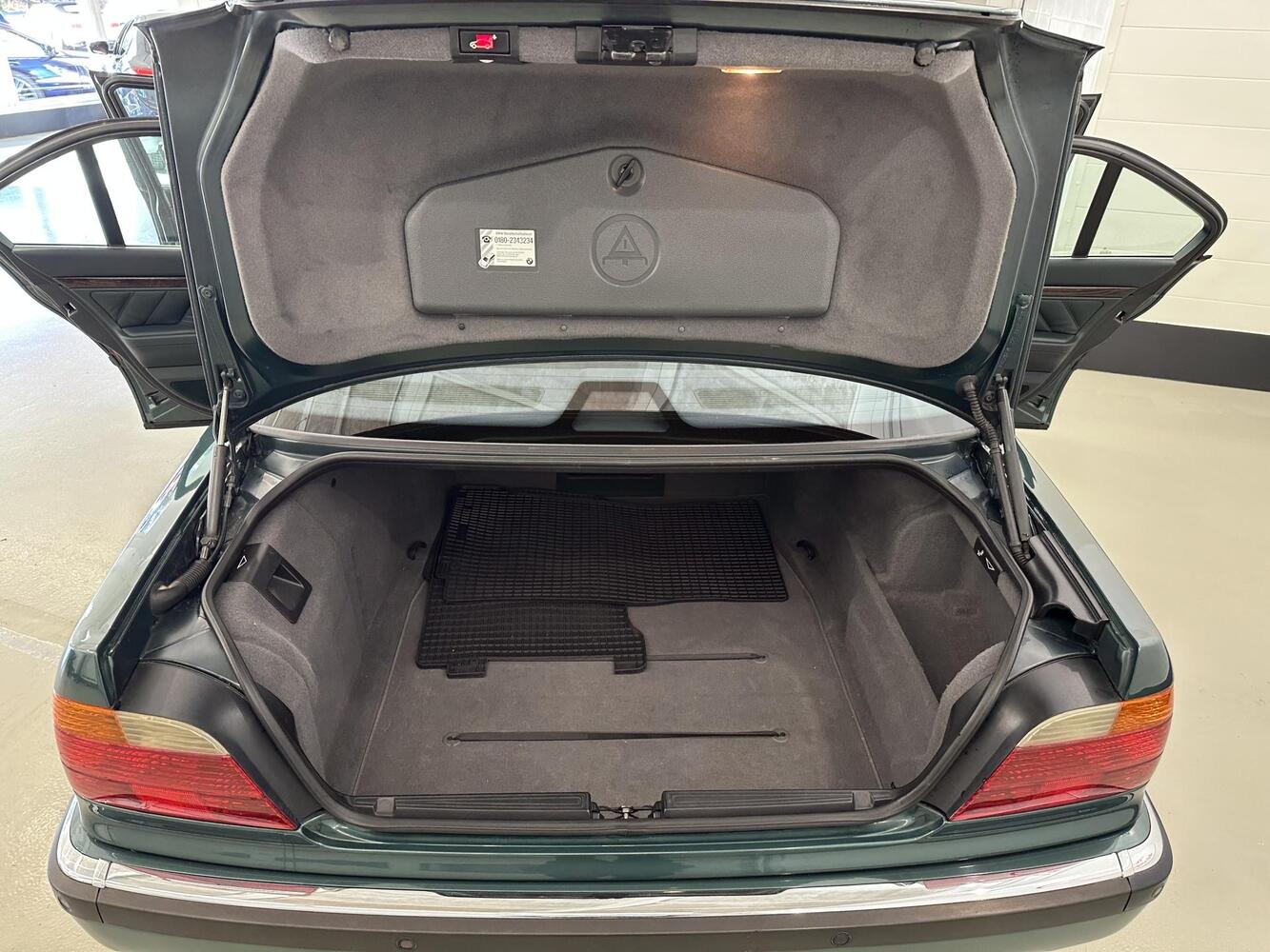 BMW 735 vaihtoauto
