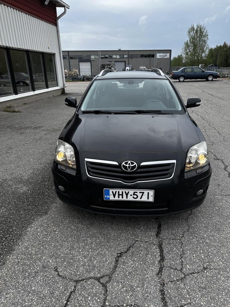 Toyota Avensis vaihtoauto