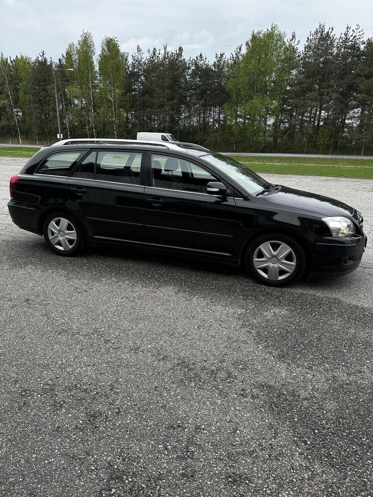 Toyota Avensis vaihtoauto