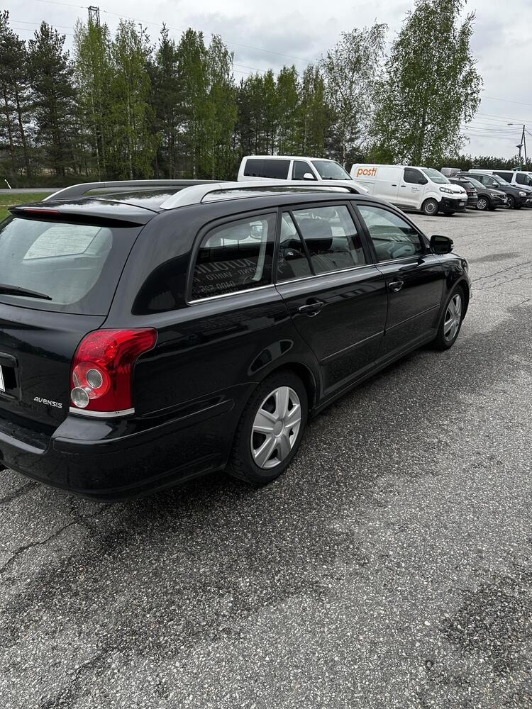 Toyota Avensis vaihtoauto