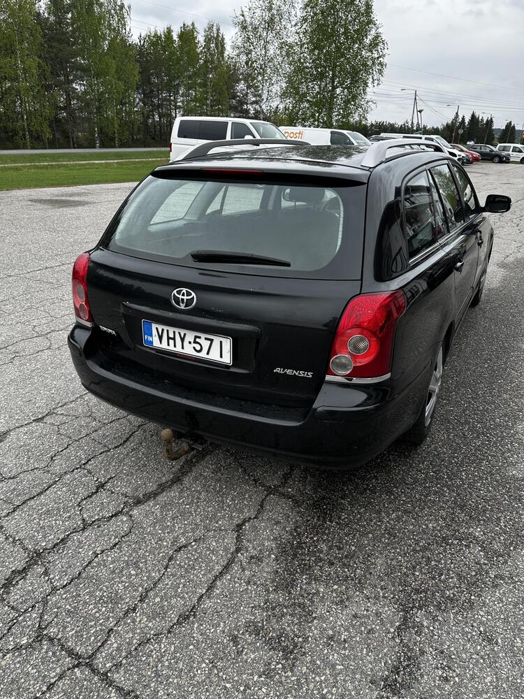 Toyota Avensis vaihtoauto