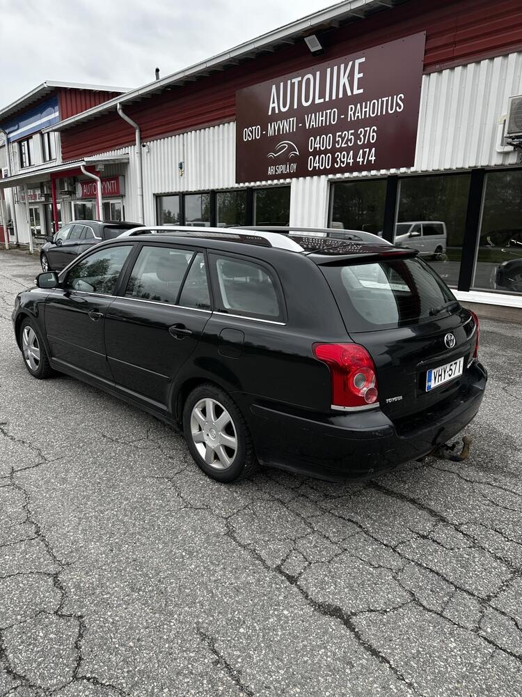 Toyota Avensis vaihtoauto