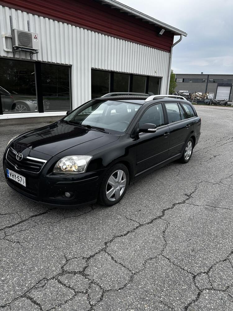 Toyota Avensis vaihtoauto