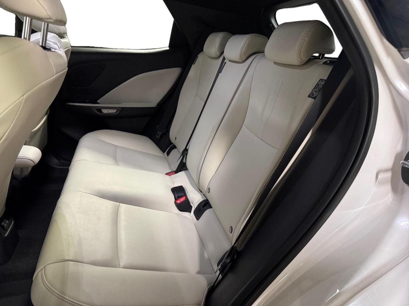 Lexus LBX vaihtoauto