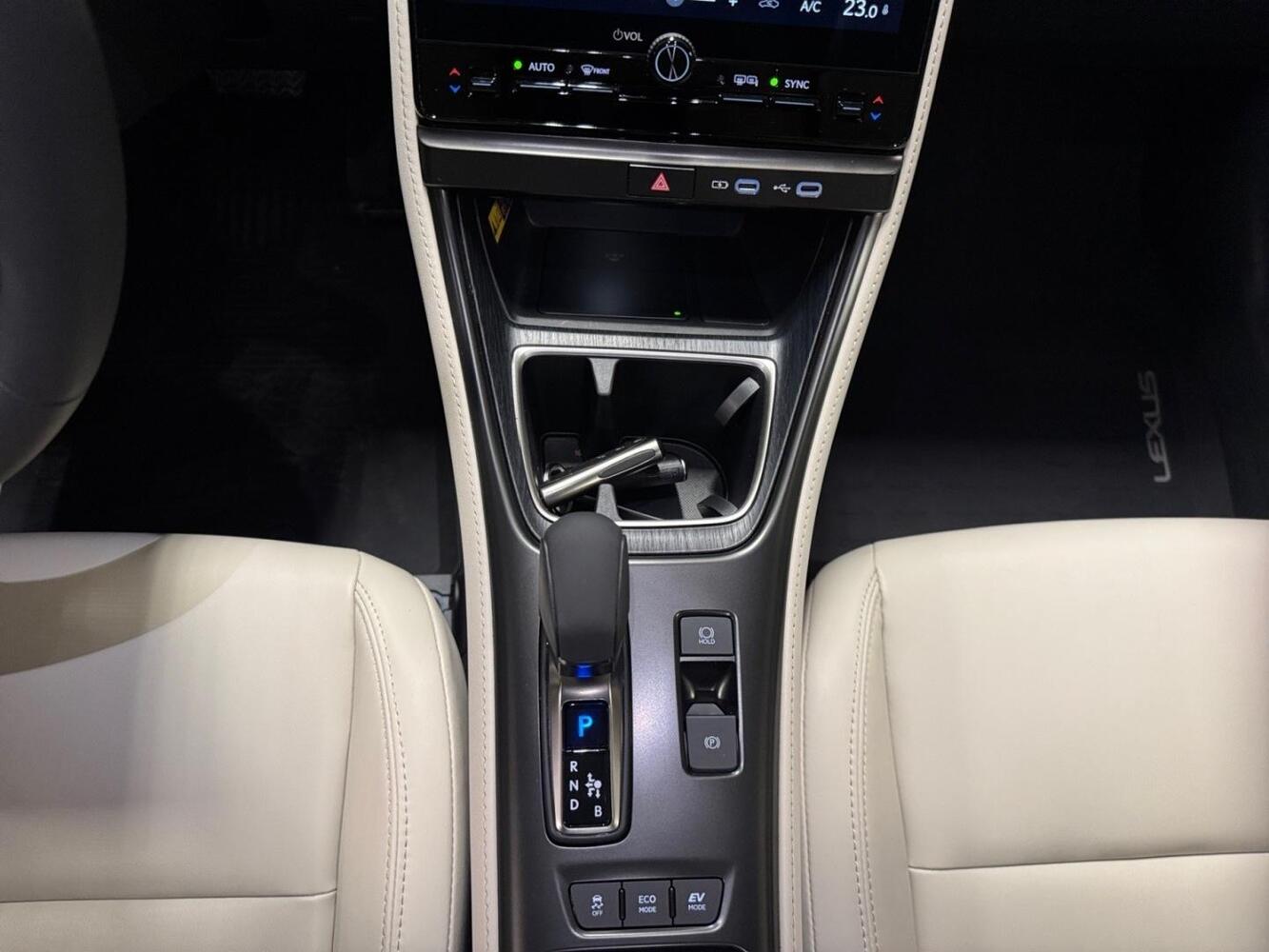 Lexus LBX vaihtoauto