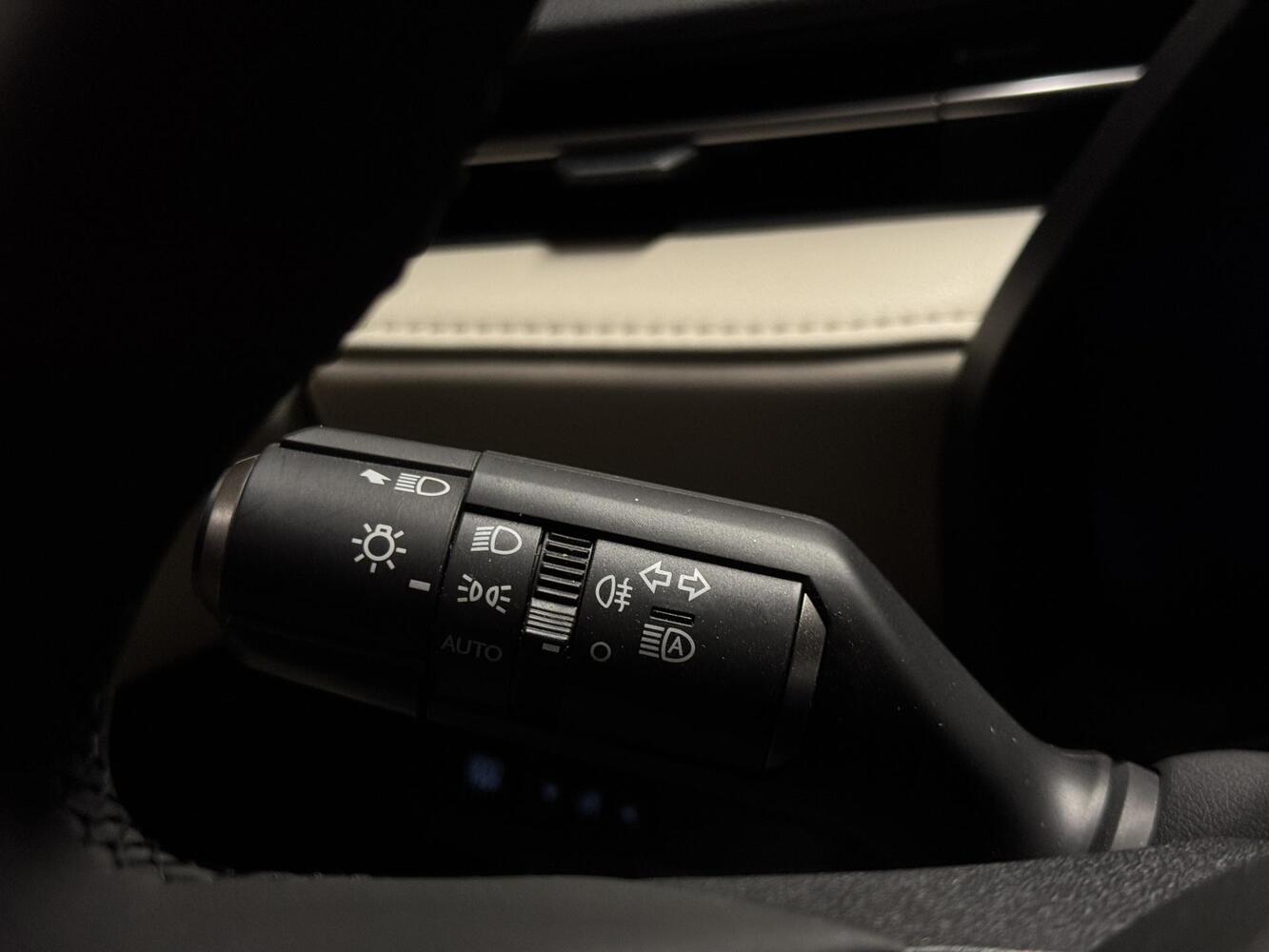 Lexus LBX vaihtoauto