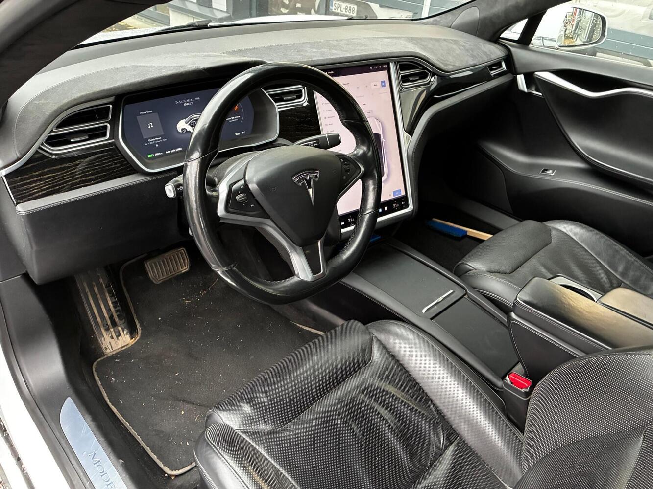 Tesla Model S vaihtoauto