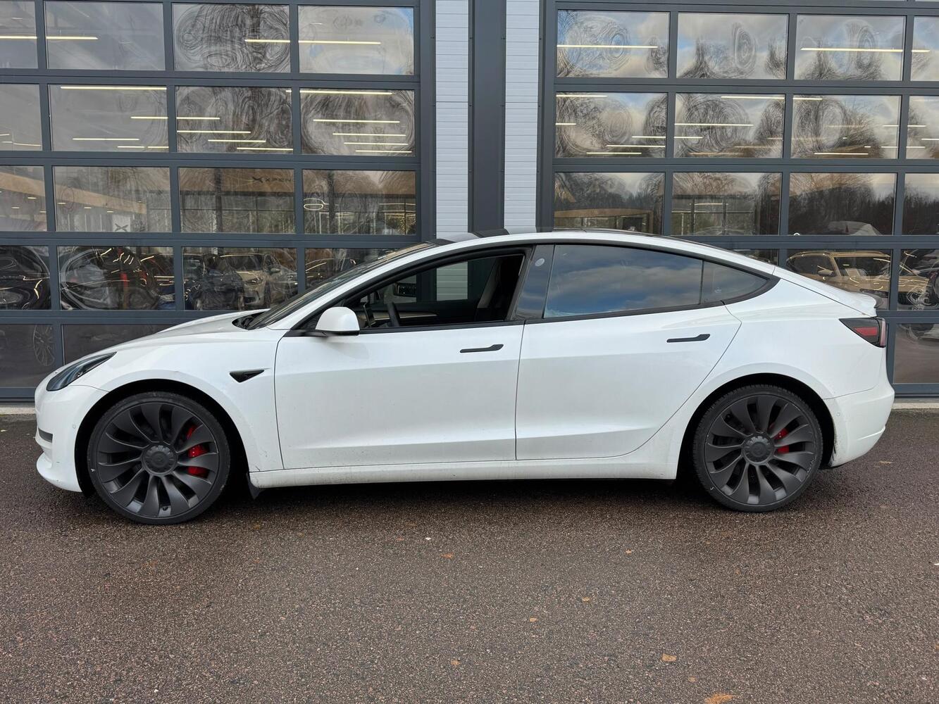 Tesla Model 3 vaihtoauto