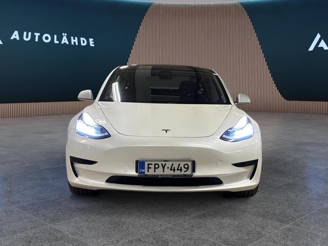Tesla Model 3 vaihtoauto