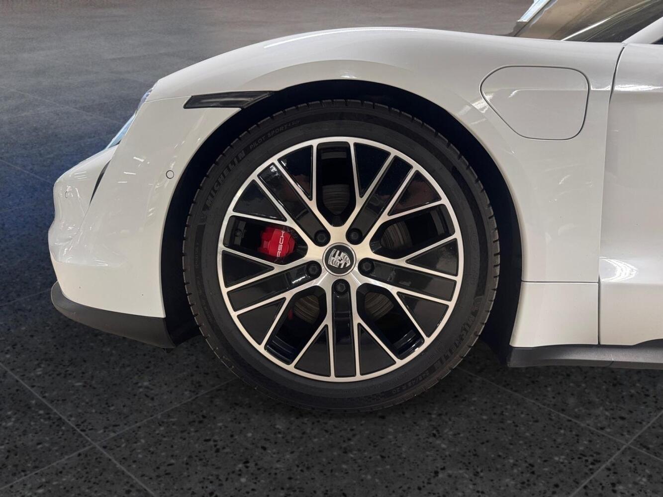 Porsche Taycan vaihtoauto