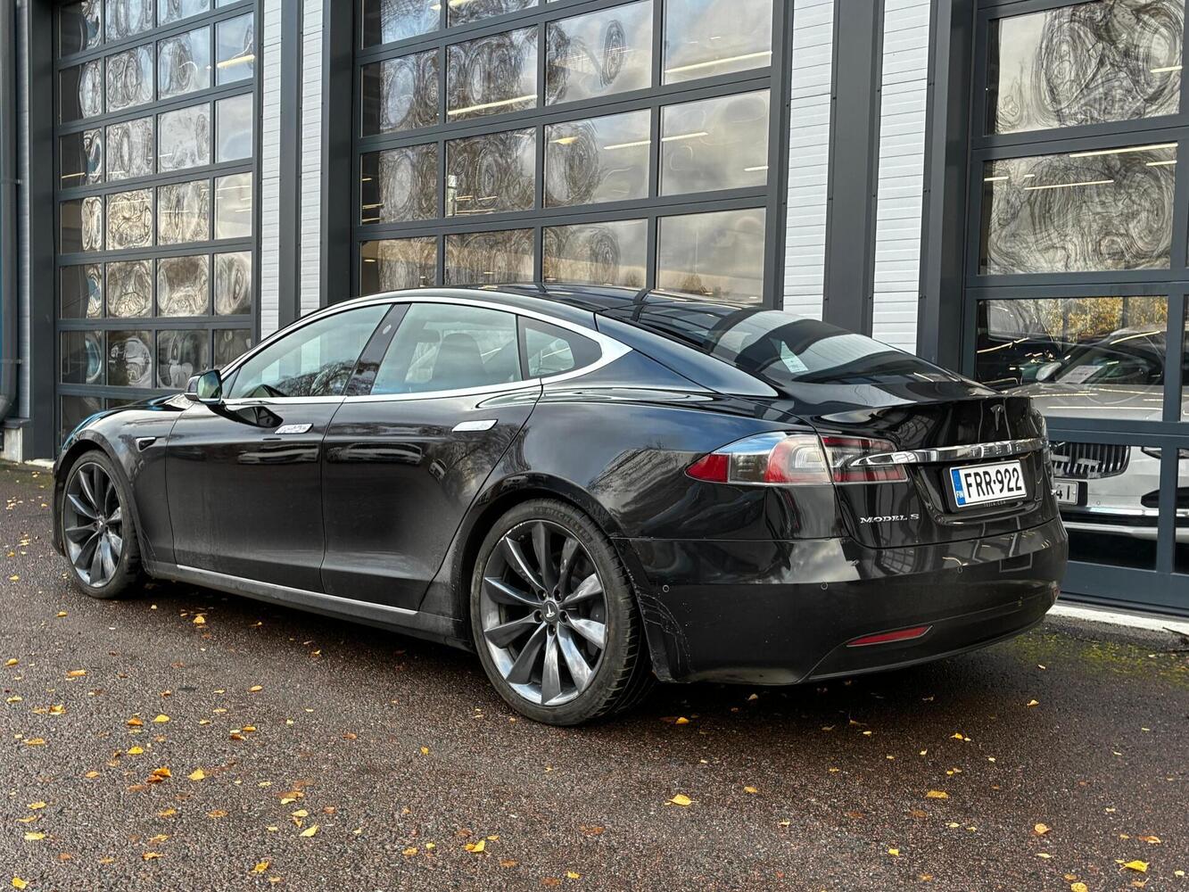 Tesla Model S vaihtoauto