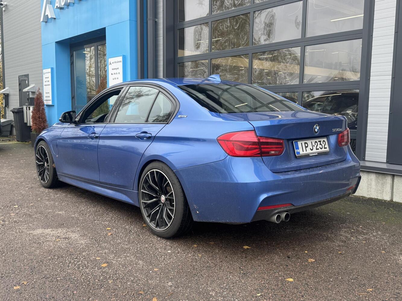 BMW 330 vaihtoauto