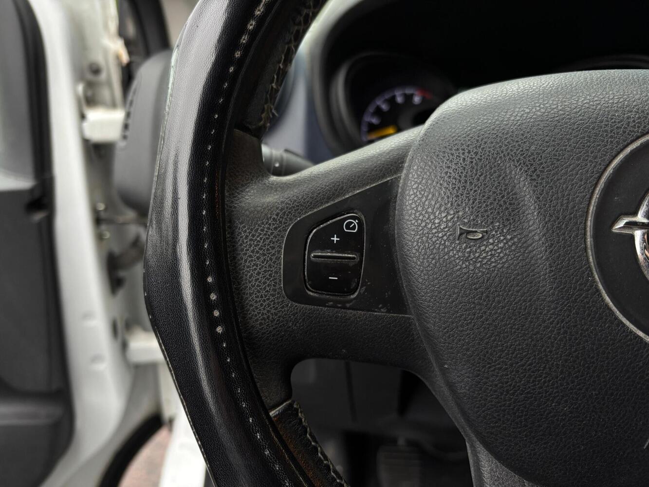 Opel Vivaro vaihtoauto