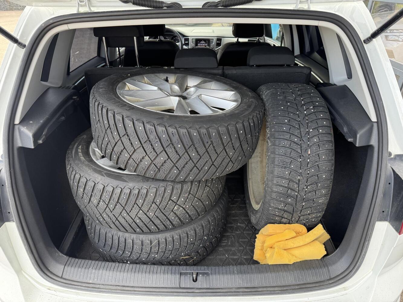 Volkswagen Golf Sportsvan vaihtoauto