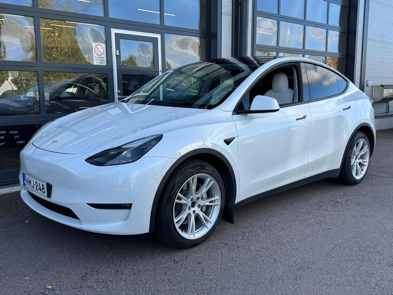 Tesla Model Y vaihtoauto
