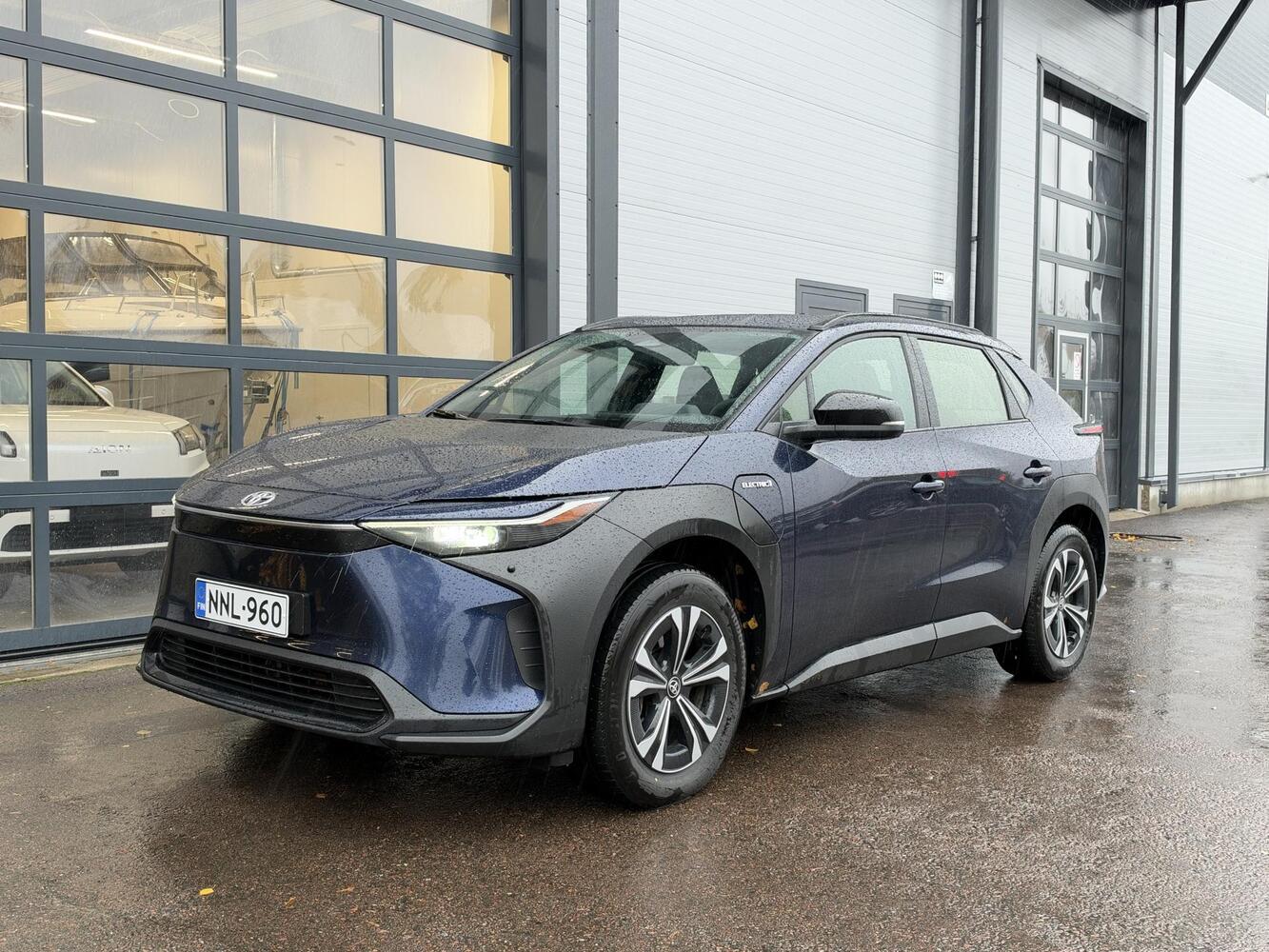 Toyota bZ4X vaihtoauto