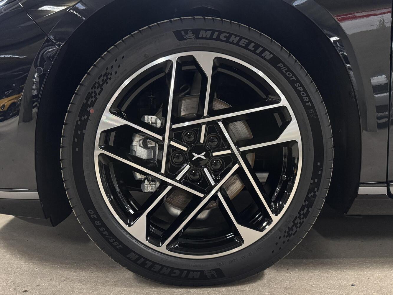 XPENG P7+ vaihtoauto