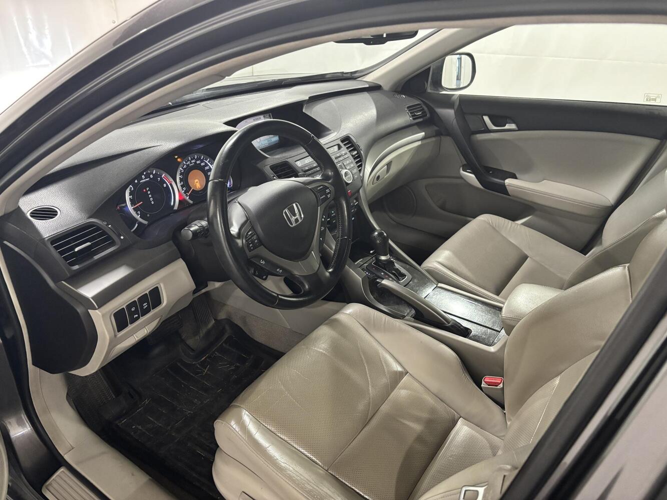 Honda Accord vaihtoauto