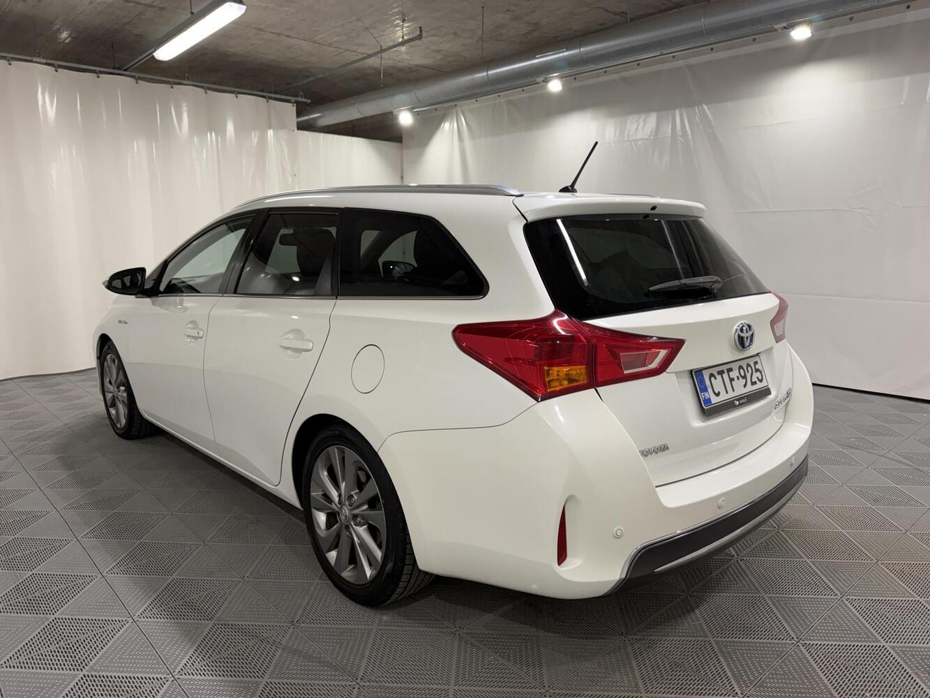 Toyota Auris vaihtoauto