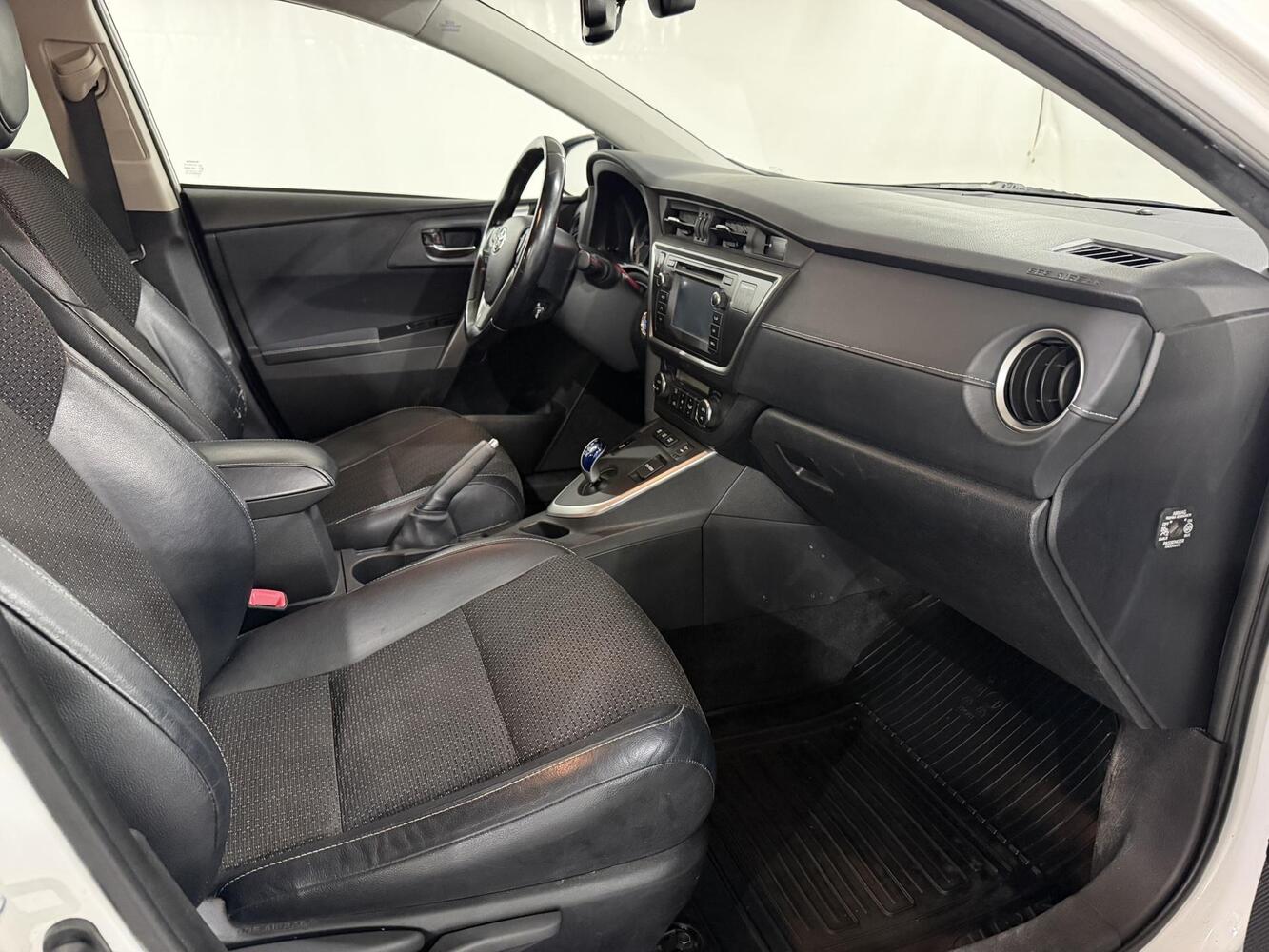 Toyota Auris vaihtoauto