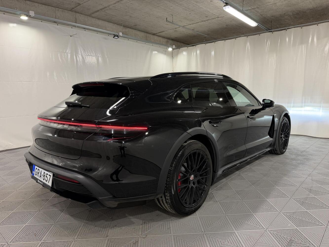 Porsche Taycan vaihtoauto