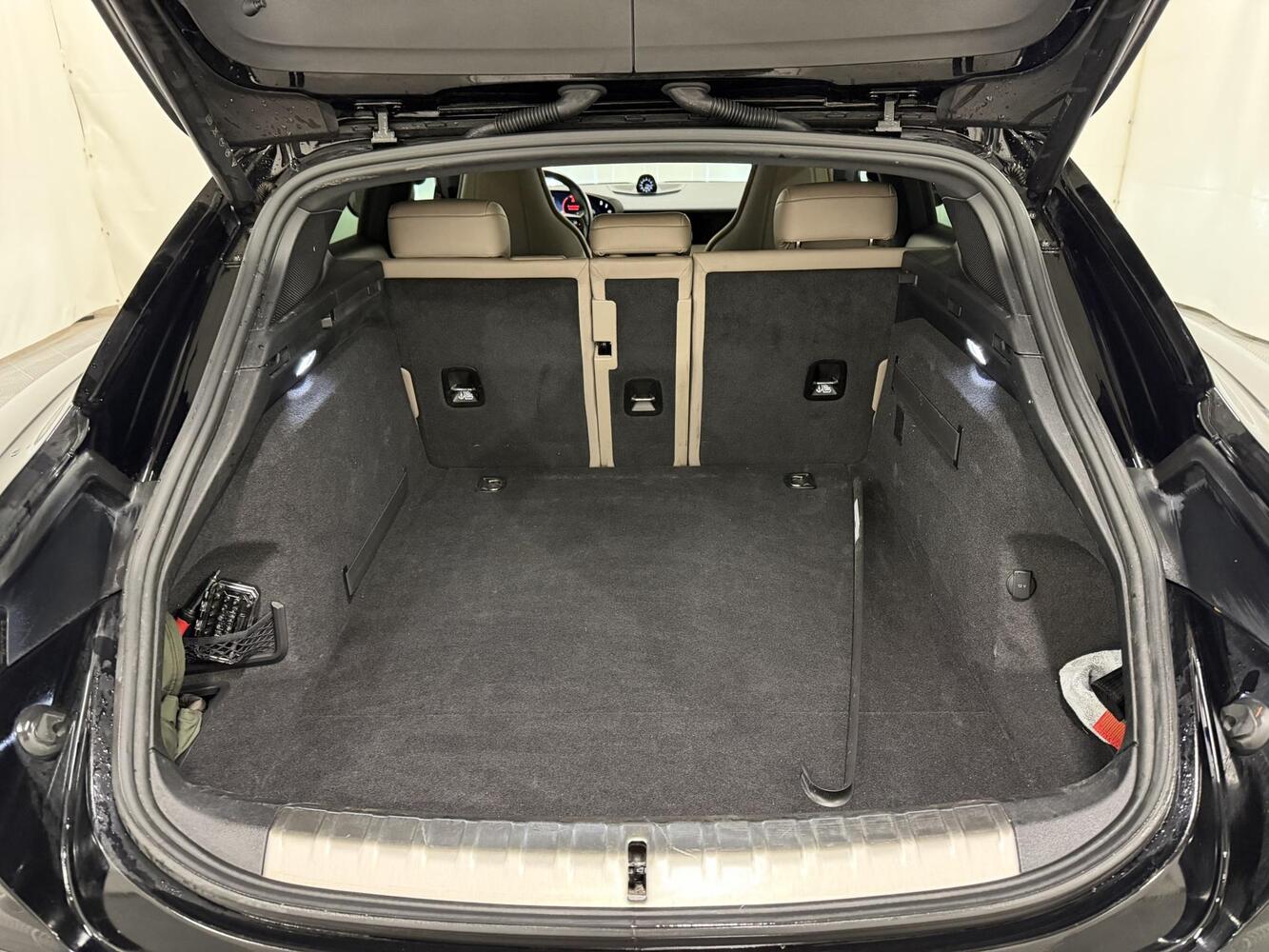Porsche Taycan vaihtoauto