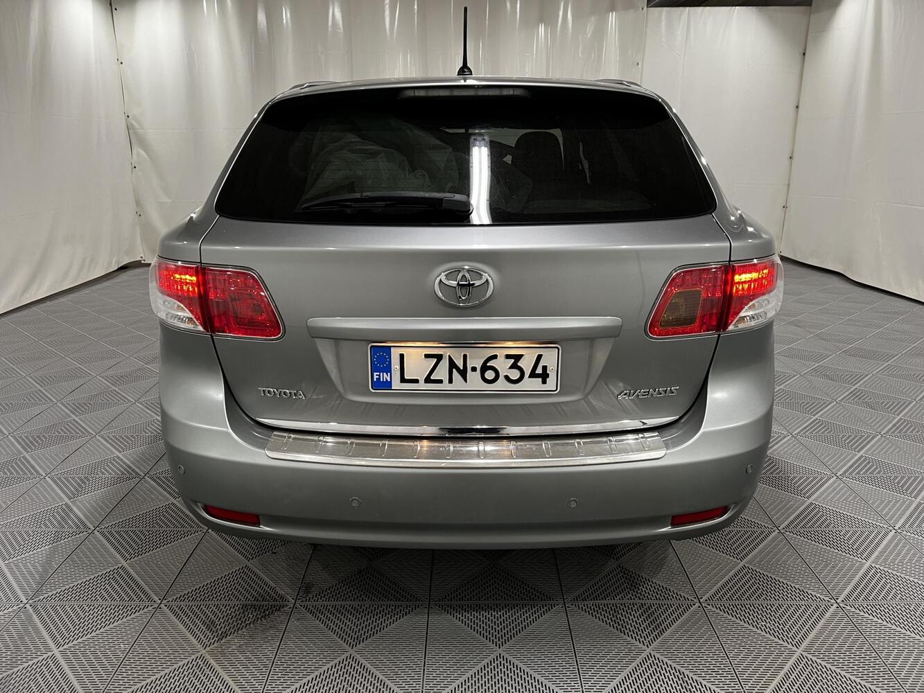 Toyota Avensis vaihtoauto