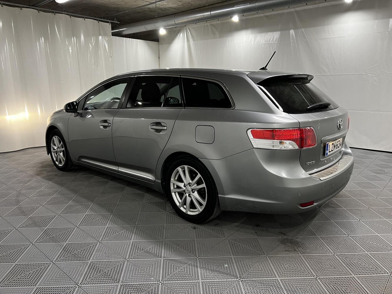 Toyota Avensis vaihtoauto