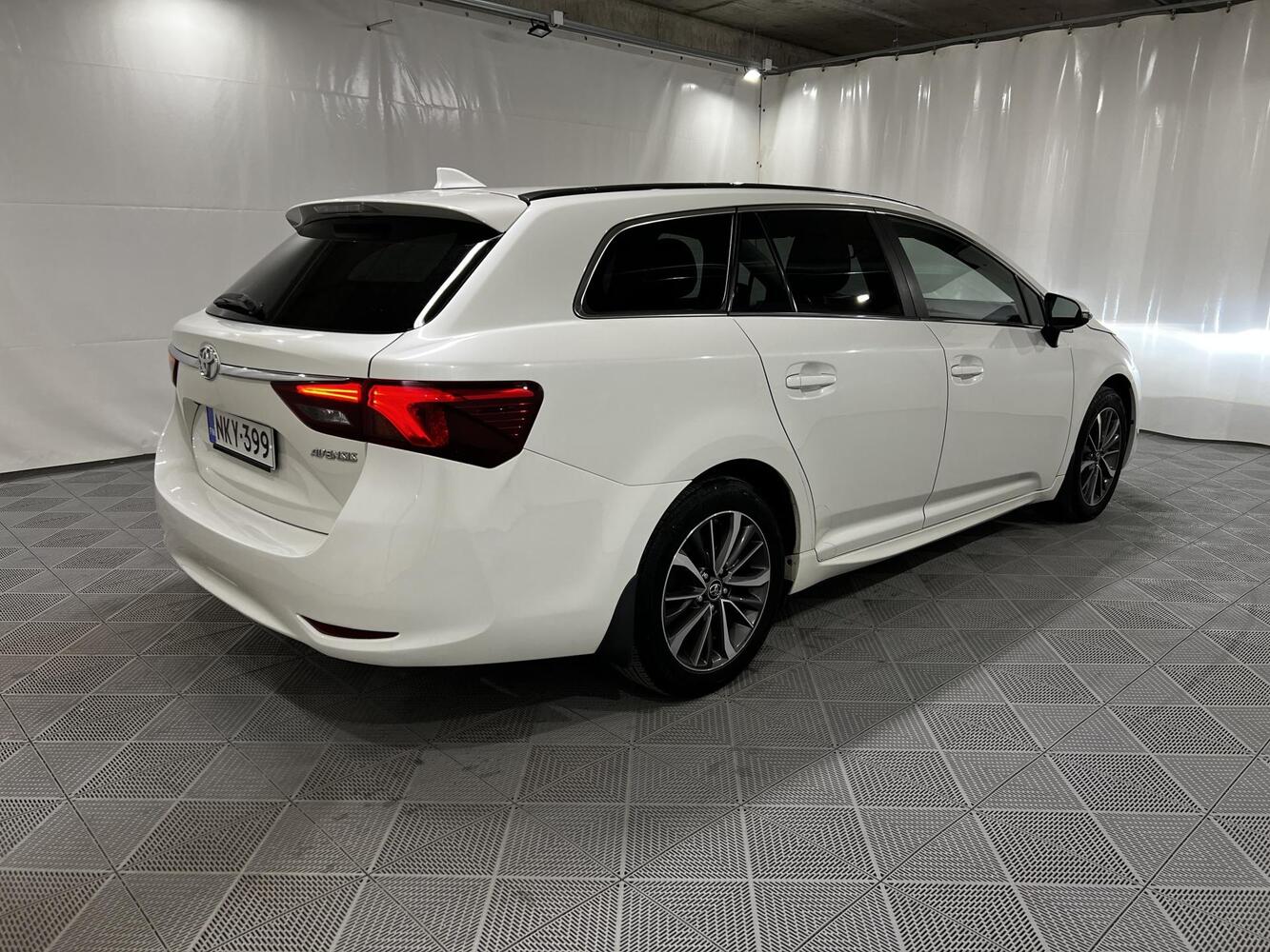 Toyota Avensis vaihtoauto