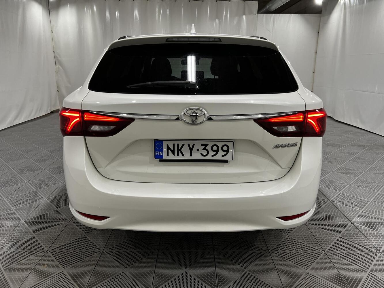 Toyota Avensis vaihtoauto