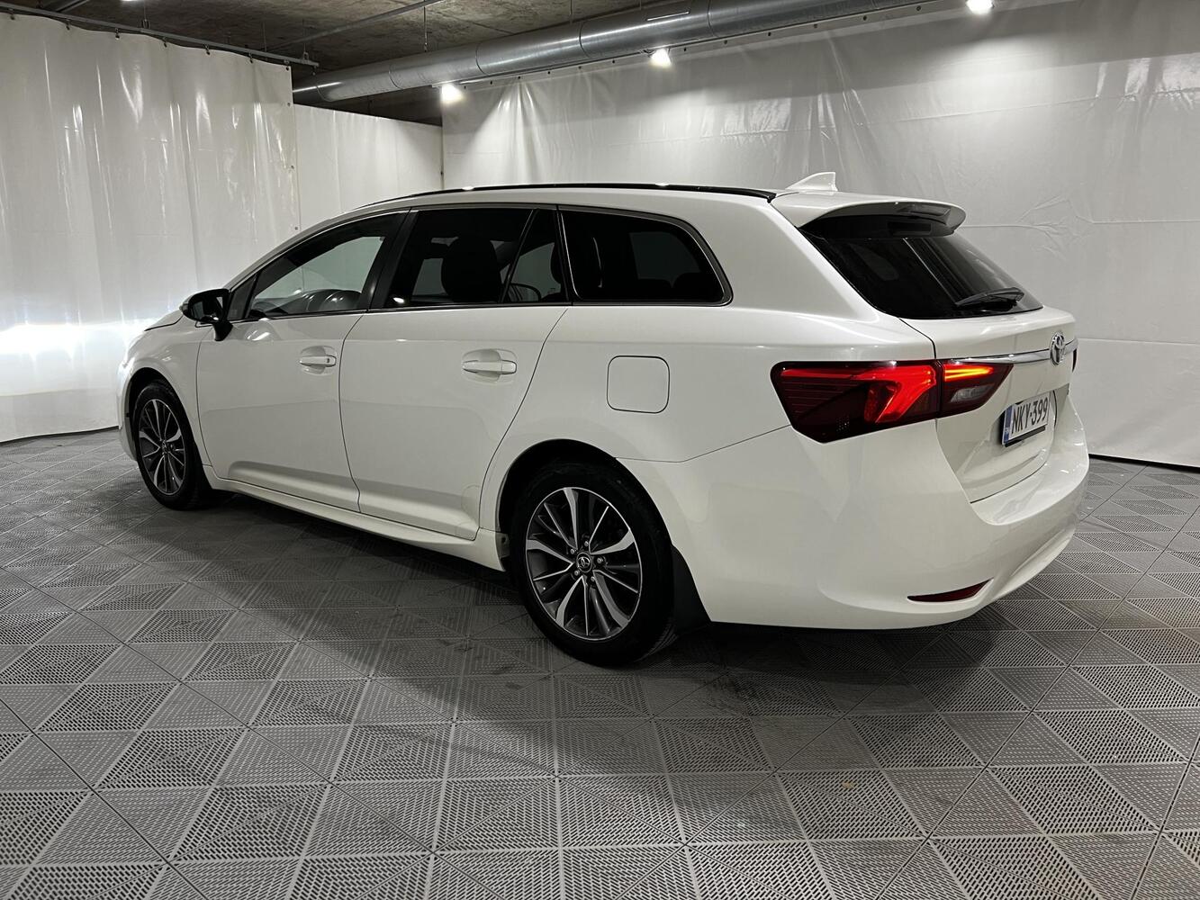 Toyota Avensis vaihtoauto