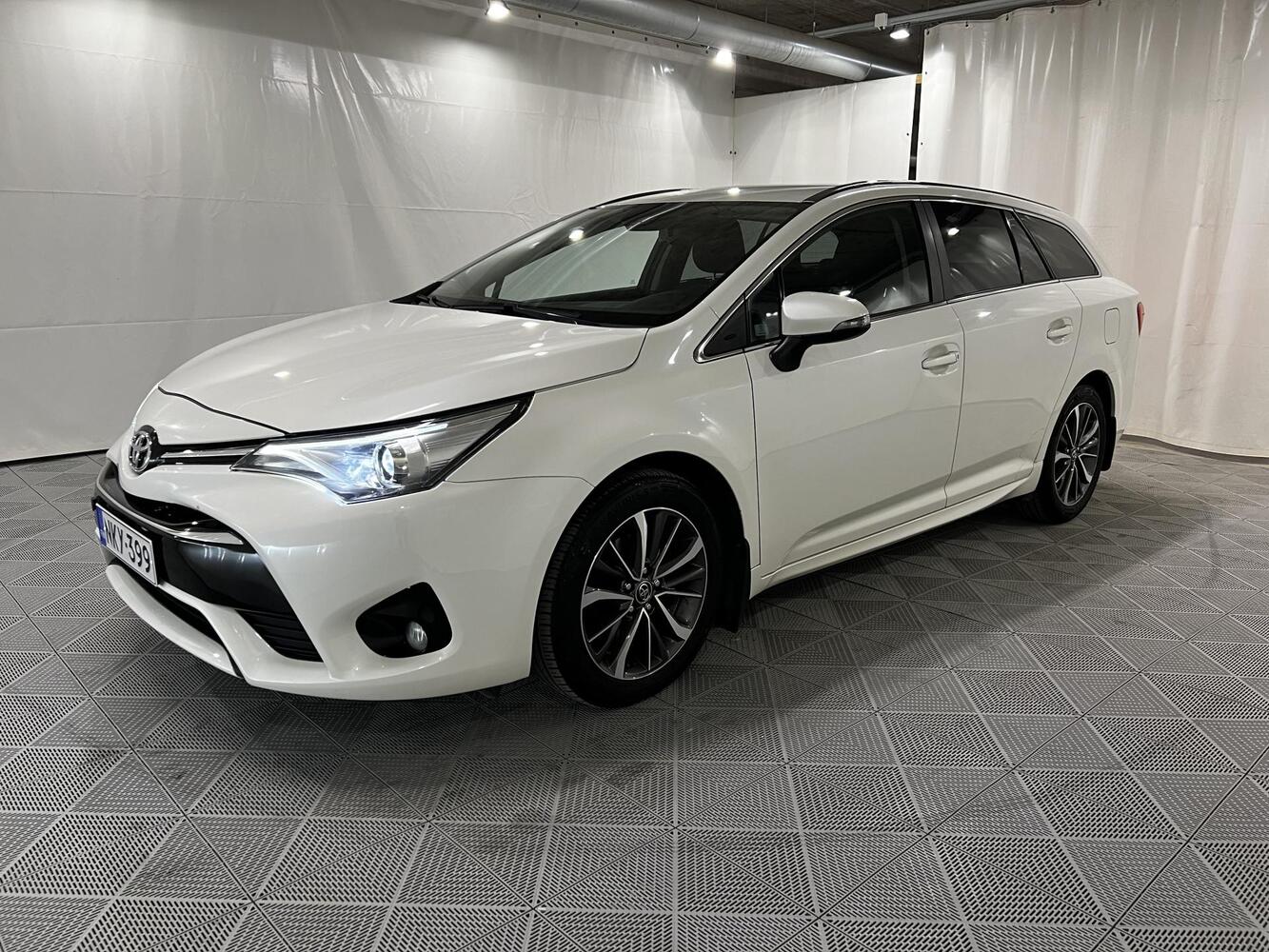 Toyota Avensis vaihtoauto