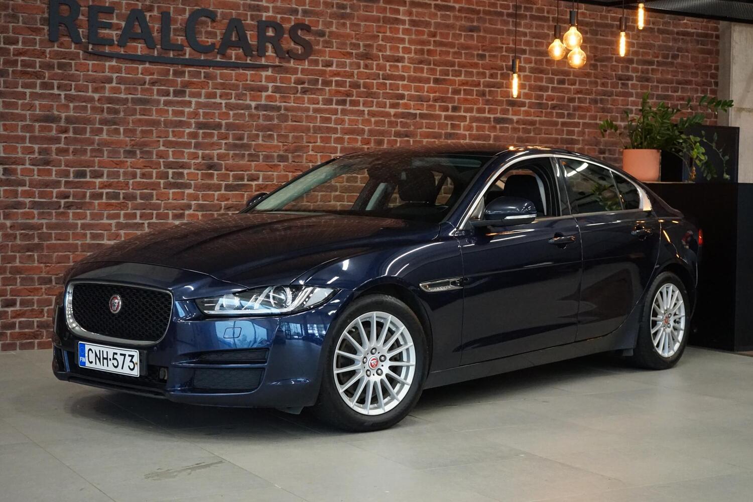 Jaguar XE vaihtoauto