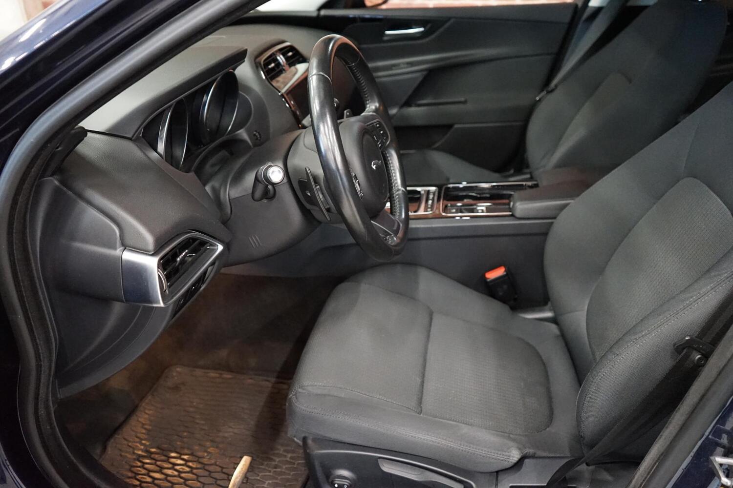 Jaguar XE vaihtoauto