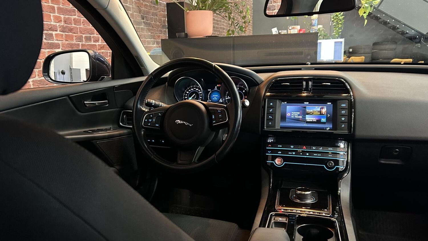 Jaguar XE vaihtoauto