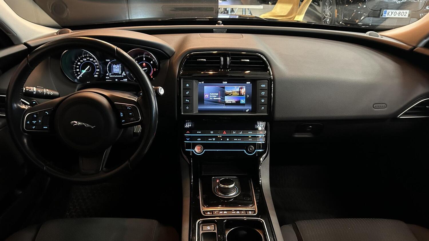 Jaguar XE vaihtoauto